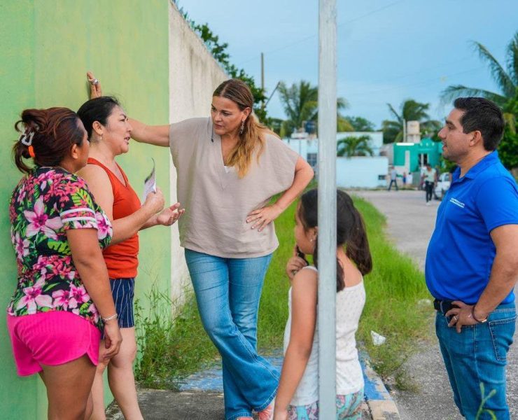Cecilia Patrón Laviada, Presidenta Municipal de Mérida, supervisó los trabajos de atención integral de calles en diferentes colonias de la ciudad.