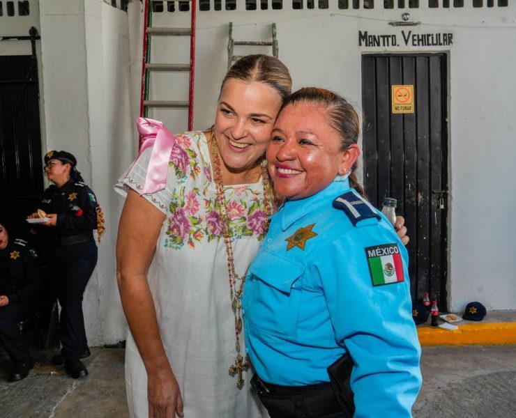 Cecilia Patrón reconoce a la Policía Municipal en un emotivo homenaje que sorprendió a todos