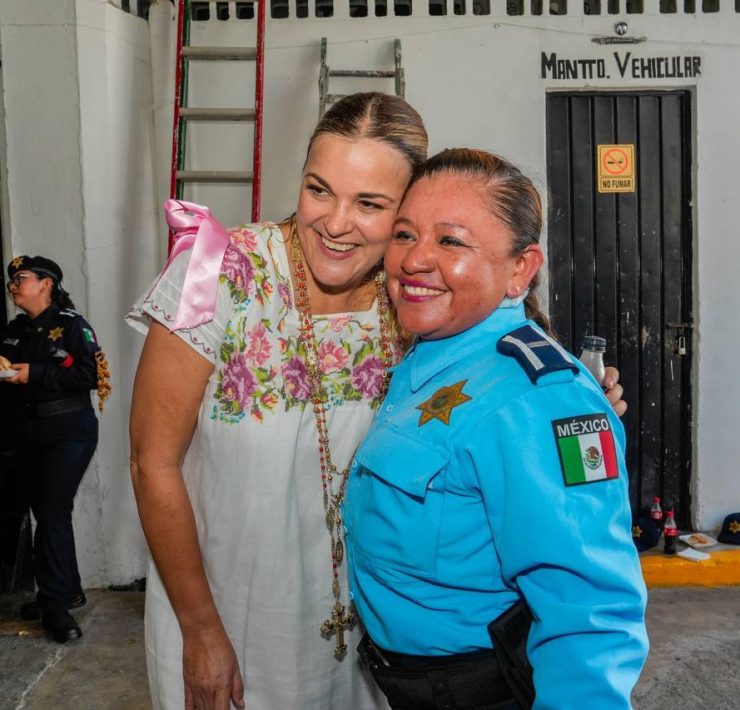 Cecilia Patrón reconoce a la Policía Municipal en un emotivo homenaje que sorprendió a todos