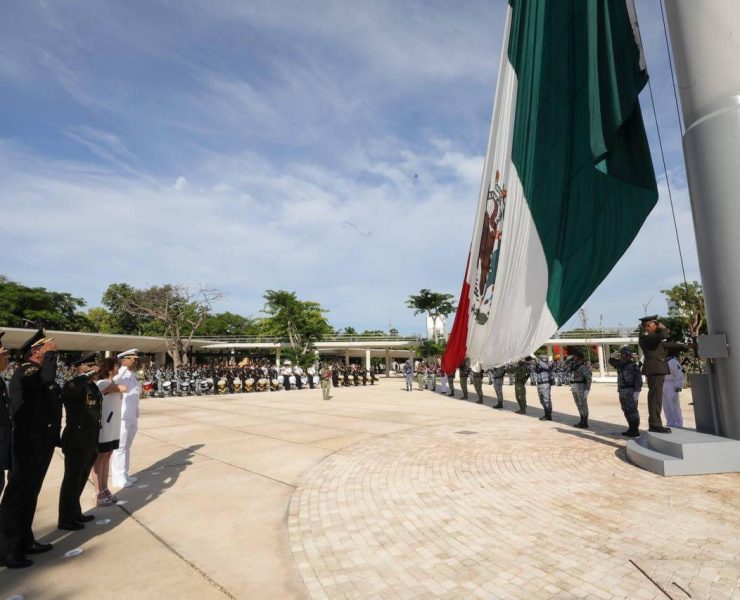 La tradicional “Noche del Grito” lo encabezará la encargada del Despacho del Gobernador del Estado de Yucatán, María Fritz Sierra, en funciones del titular del Poder Ejecutivo, desde el balcón principal de Palacio de Gobierno, junto con miles de yucatecos.