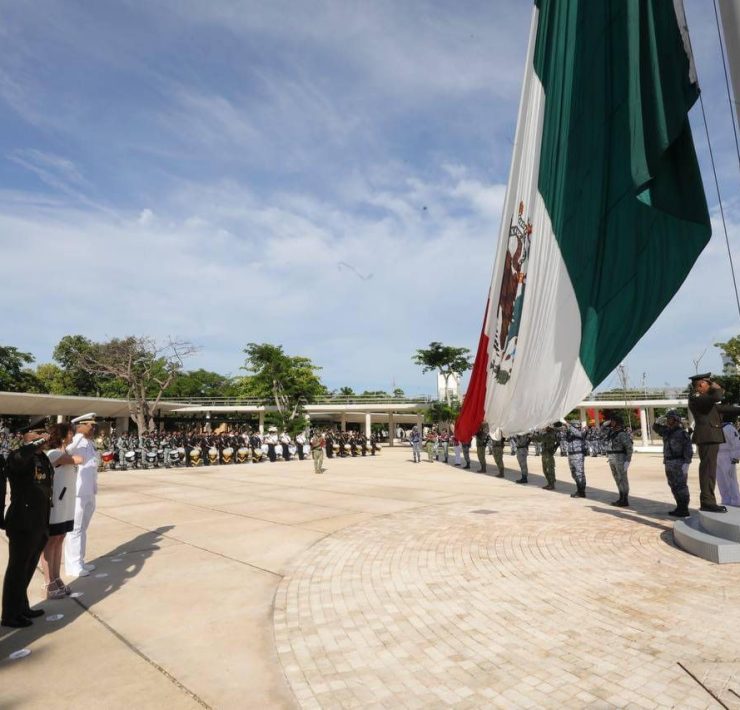 La tradicional “Noche del Grito” lo encabezará la encargada del Despacho del Gobernador del Estado de Yucatán, María Fritz Sierra, en funciones del titular del Poder Ejecutivo, desde el balcón principal de Palacio de Gobierno, junto con miles de yucatecos.