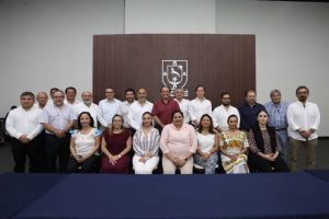 En el marco de la Quinta mesa de Comisión de Transición, en el Gobierno del Estado de Yucatán, los representantes de las dependencias correspondientes del Gobierno estatal saliente detallaron la información sobre las principales obras públicas y proyectos de infraestructura que se encuentran en proceso.