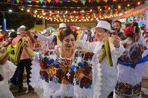 Díaz Mena reiteró que a partir del 1 de octubre, su Gobierno trabajará incansablemente para promover y preservar la grandeza de las tradiciones y la riqueza cultural de Yucatán. 