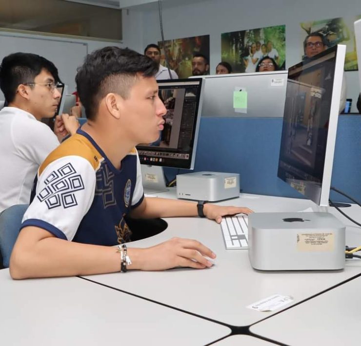 Huacho Díaz Mena reiteró la necesidad de impulsar nuevas carreras, acorde a la demanda laboral que traigan consigo los proyectos de inversión del Renacimiento Maya, con la modernización del Puerto en Progreso, las plantas industriales con gas natural, así como las oportunidades logísticas que brindará el Tren Maya.