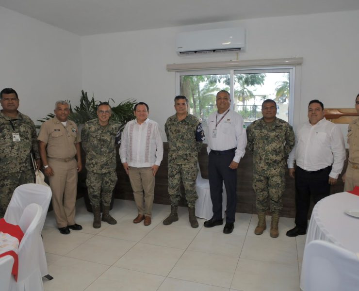 Díaz Mena se reúne con mandos de la Décima Tercera Zona Naval