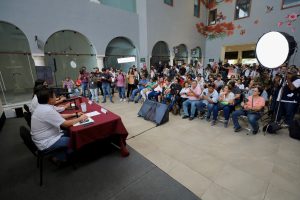 El Gobernador de Yucatán, Joaquín Díaz Mena impulsa la Feria Yucatán Ixmatkuil por sus 50 años, y habrá una serie de actividades y adecuaciones para que las familias se diviertan y estén seguros. 