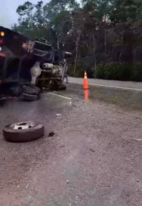 Un terrible choque en la carretera Mérida Cancún, dejo varios heridos, los cuales requirieron atención de la Cruz Roja Mexicana. 