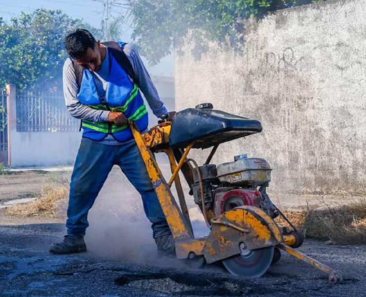 La presidenta municipal de Mérida, Cecilia Patrón Laviada, comentó: “Quiero decirles que estamos haciendo mucho trabajo de ordenamiento para lograr tener una mejor calidad. Yo estoy en la calle todo el día y soy consciente de la importancia de mejorar las calles”.