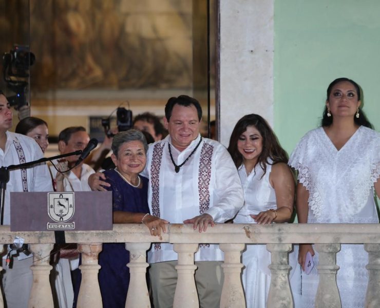 Entra Huacho al Palacio de gobierno con el pueblo de Yucatán