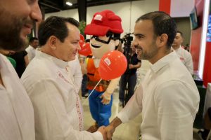 El Gobernador del Estado de Yucatán, Joaquín Díaz Mena inauguró la Expo Vivienda, celebrada en el Centro de Convenciones Siglo XXI. 