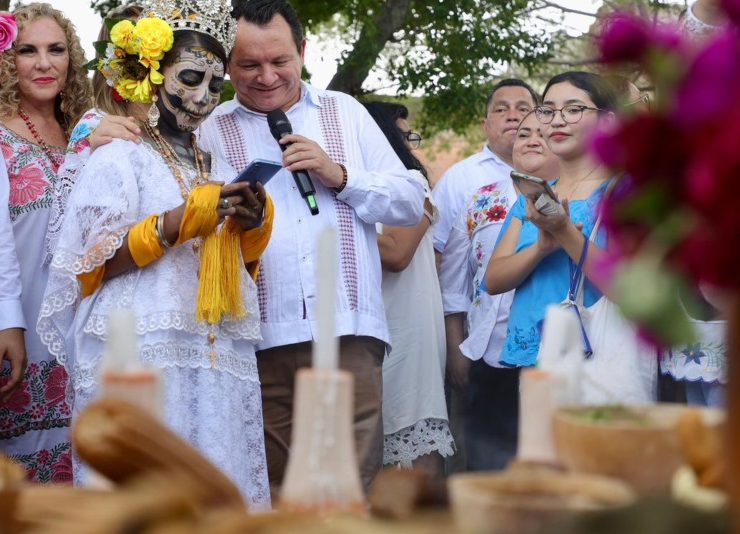 Muestra de Altares en Plaza Grande ¡Descubre la Tradición Viva!