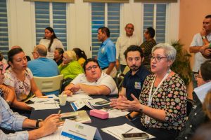 La Alcaldesa de Mérida, Cecilia Patrón escucha a los meridanos, para atender sus necesidades, a través de mesas de trabajo. 