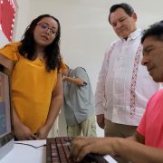 Díaz Mena comprometido con la educación no solo se manifiesta en la inclusión de las personas con discapacidad, sino que también se refleja en la forma en que se aborda la educación como una herramienta para el crecimiento parejo.