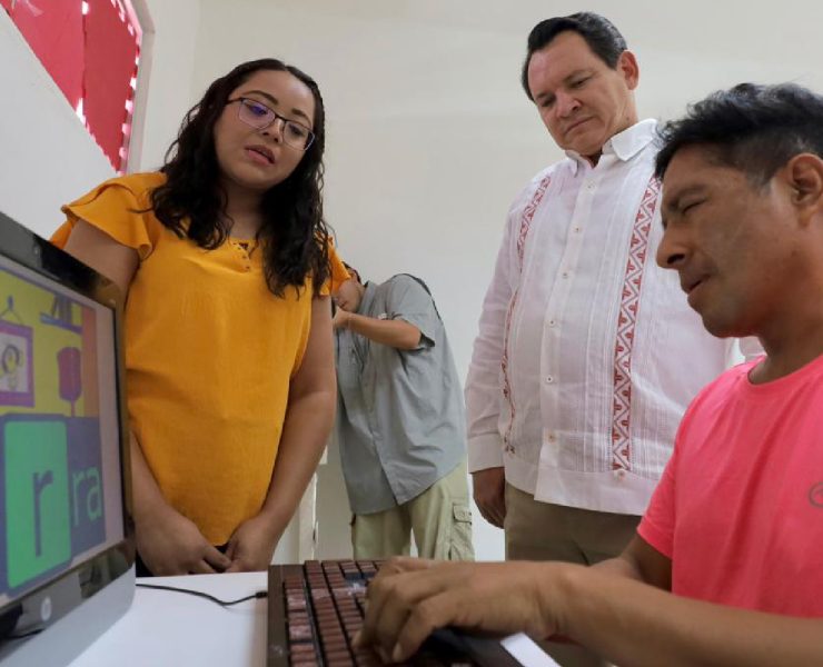 Díaz Mena comprometido con la educación no solo se manifiesta en la inclusión de las personas con discapacidad, sino que también se refleja en la forma en que se aborda la educación como una herramienta para el crecimiento parejo.