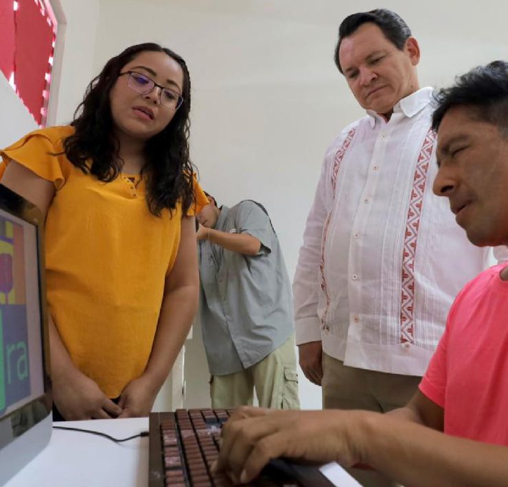 Díaz Mena comprometido con la educación no solo se manifiesta en la inclusión de las personas con discapacidad, sino que también se refleja en la forma en que se aborda la educación como una herramienta para el crecimiento parejo.