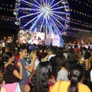 La Feria Ixmatkuil no solo es un lugar para disfrutar de la gastronomía y el entretenimiento, sino también un importante motor económico para la región. En cada edición, la feria reúne a miles de comerciantes, artesanos, y ganaderos