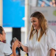La Alcaldesa mencionó que una de las premisas de la administración que encabeza es precisamente fortalecer la participación ciudadana desde las escuelas para trabajar en conjunto con estudiantes, maestros y padres de familia en la detección de necesidades y soluciones que ayuden a mejorar las políticas públicas.