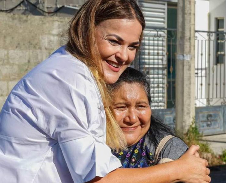 La alcaldesa Cecilia Patrón ha señalado que el Ayuntamiento trabaja en coordinación con diversos departamentos para asegurar que los trabajos de bacheo sean duraderos y efectivos.