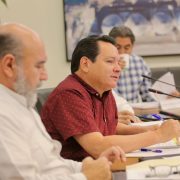 El gobernador Joaquín Díaz Mena, tras recibir el informe de su gabinete, señaló que continúa la atención a los damnificados en las áreas costeras y urbanas afectadas por Milton.