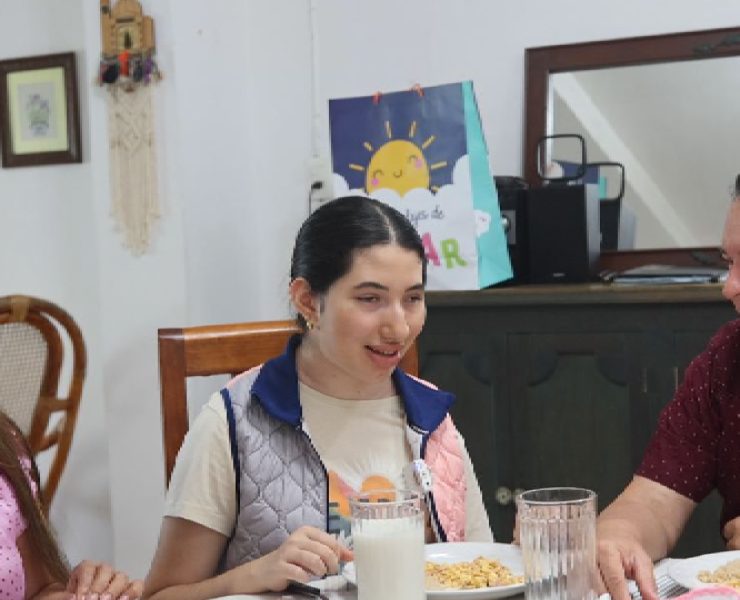 El acuerdo firmado por el Gobernador Díaz Mena y la doctora Claudia Sheinbaum permite que el apoyo bimestral de la Pensión Universal para personas con discapacidad sea de más de 2,900 pesos.