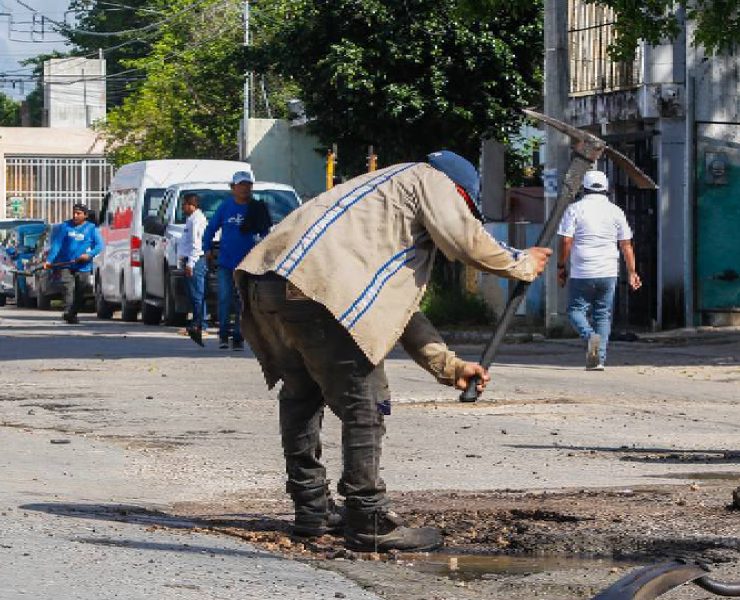 Durante el primer mes de la gestión de Cecilia Patrón como alcaldesa de Mérida, se han implementado intensivas acciones de bacheo que abarcan tanto colonias como comisarías del municipio.