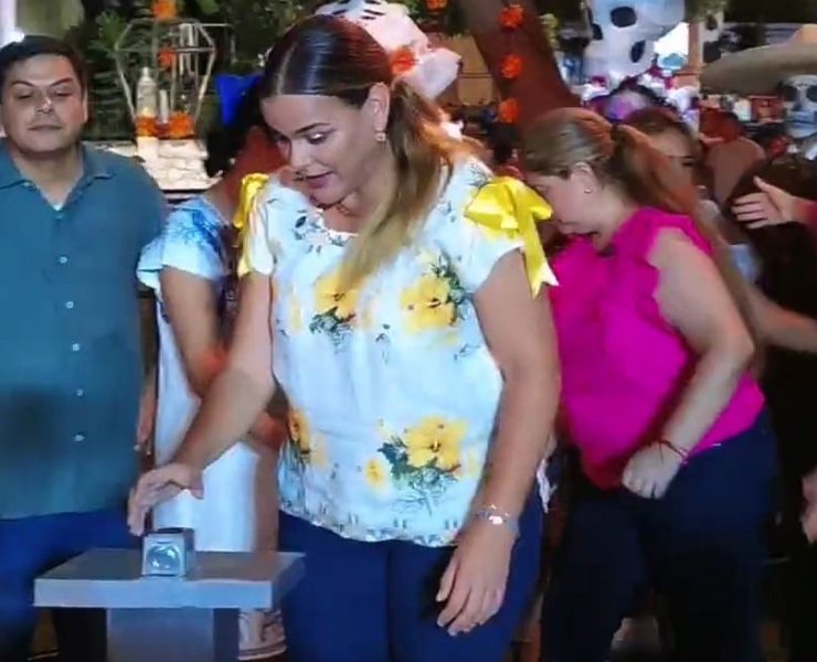 ¡Magia y Color! Figuras de Ánimas luminosas en Mérida (Video)