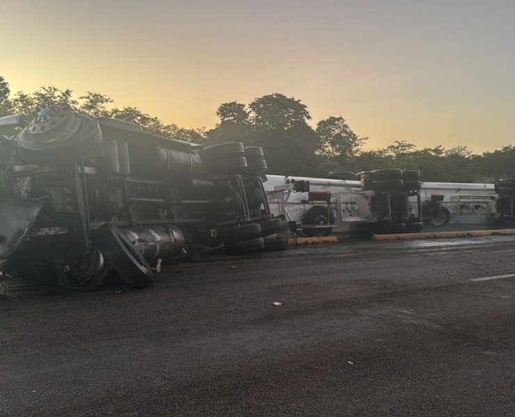 ¡Alerta! Cierran Mérida-Campeche por impactante volcadura de tráiler