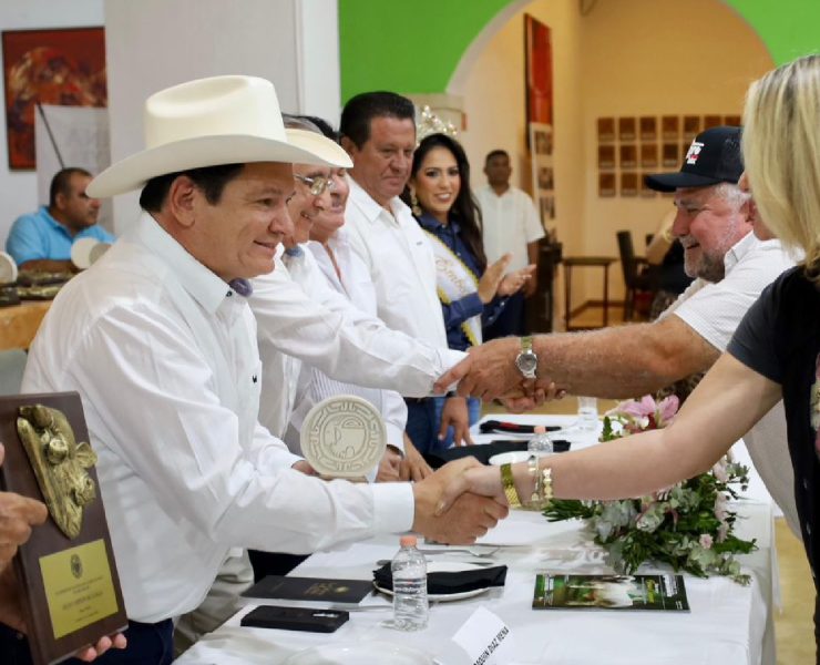 Ganadería yucateca renacerá con Díaz Mena La Revolución del Campo