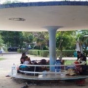 Una crisis humanitaria: Familia de Venezuela viviendo en un parque de Yucatán