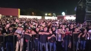 Lleno total en el concierto de Panteón Rococó, en el Centro de Espectáculos Montejo. 