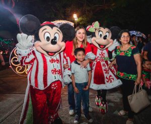 El espíritu navideño ilumina el Parque de San Cristóbal. ? ¡Llegó la Navidad al sur de Mérida con alegría y magia para todos!