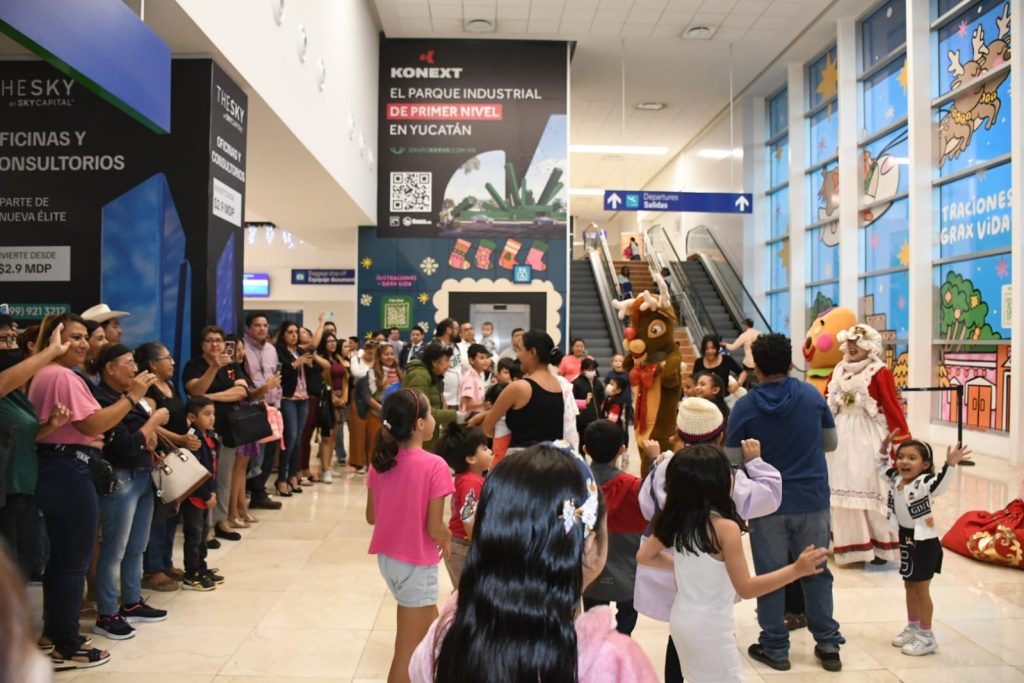 La Navidad llegó en el aeropuerto de Mérida