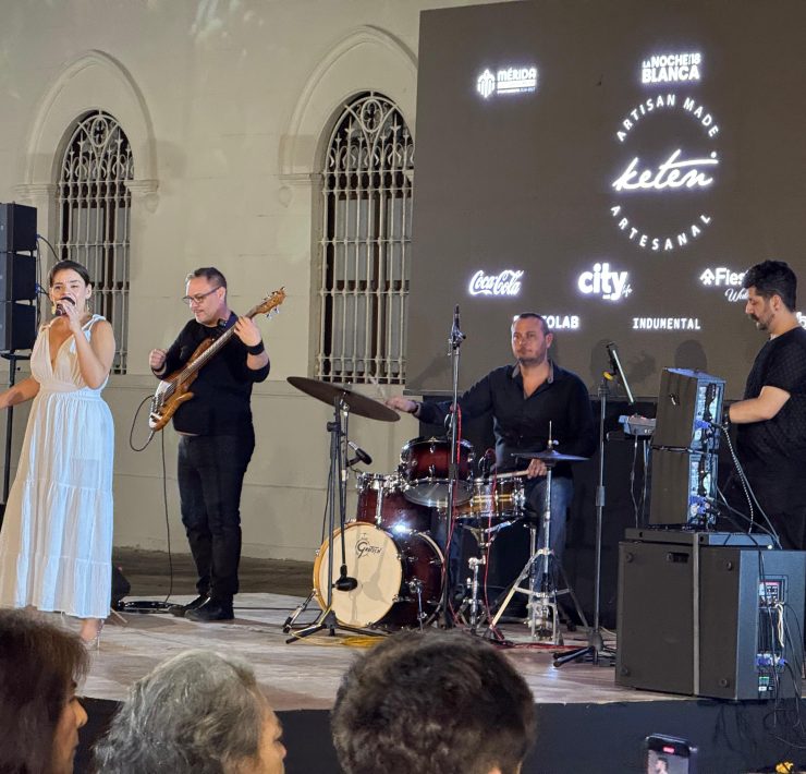 Arte y altruismo en la pasarela: CANAIVE Yucatán demuestra que la moda también puede transformar vidas con su donativo a la Fundación del Empresariado Yucateco durante el Yucatán Total Look.