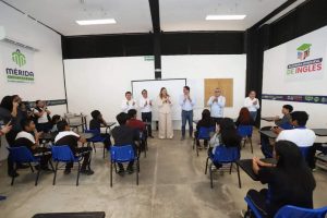 Cecilia Patrón Laviada inaugurando la Ludoteca en Mérida, reafirmando su compromiso con la justicia social y la educación de calidad.