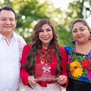 Reconocimiento a la Presidenta del DIF Yucatán por su liderazgo en la igualdad de Género