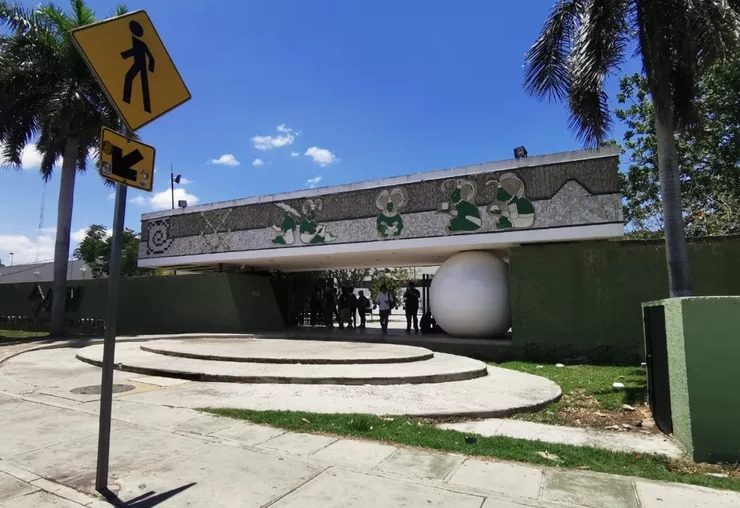 Despido masivo de trabajadores en escuelas de Yucatán genera preocupación