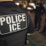 Trump despide al directo de ICE por "ser lento" y no deportar