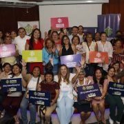 Cecilia Patrón entrega apoyos a las mujeres meridanas