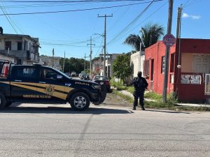 Momento del operativo antinarcóticos en la Ciénega de Progreso, donde fuerzas de seguridad capturaron a cuatro sospechosos y aseguraron diversas drogas.