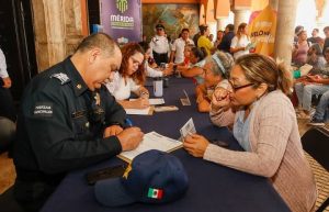 La Alcaldesa Cecilia Patrón atiende personalmente a los ciudadanos en el segundo Miércoles Ciudadano, reafirmando su compromiso con Mérida. 