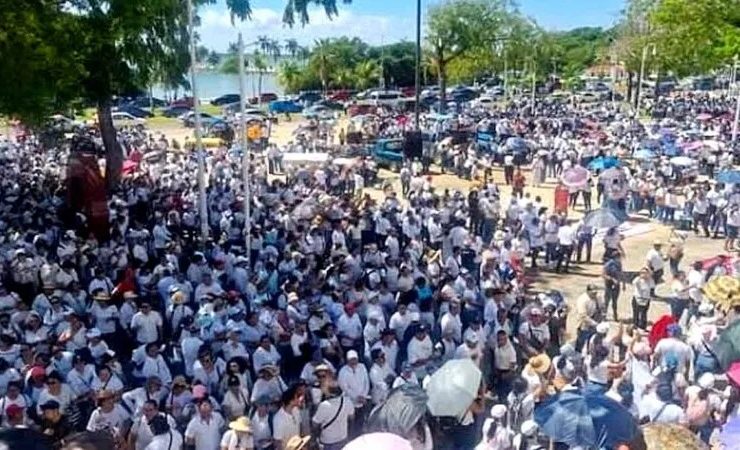 Maestros de Quintana Roo inician paro indefinido por reforma al ISSSTE