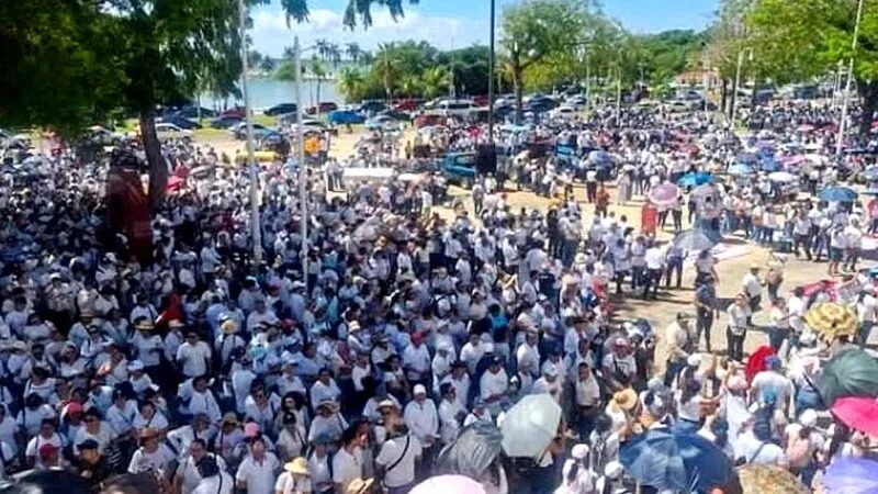 Maestros de Quintana Roo inician paro indefinido por reforma al ISSSTE