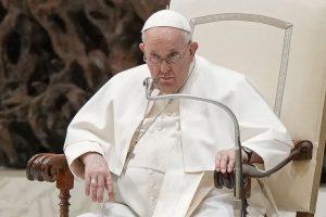 El Papa Francisco continúa su recuperación mientras el Vaticano monitorea de cerca su estado de salud.