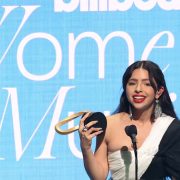 Ángela Aguilar lanza indirecta a Cazzu en Women in Music 2025