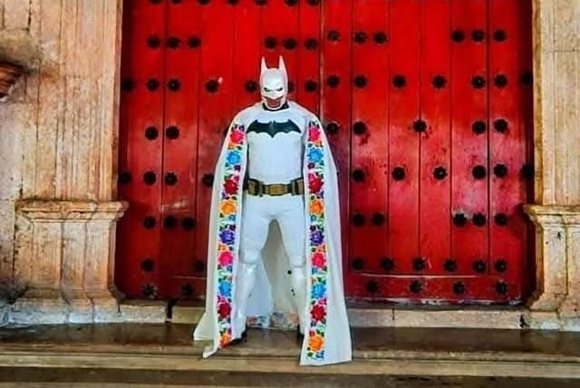 Batman con traje yucateco en el Carnaval de Motul conquista redes sociales