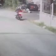 Sujeto en moto manosea a mujeres jóvenes en Motul