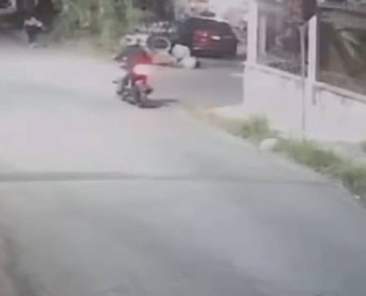 Sujeto en moto manosea a mujeres jóvenes en Motul