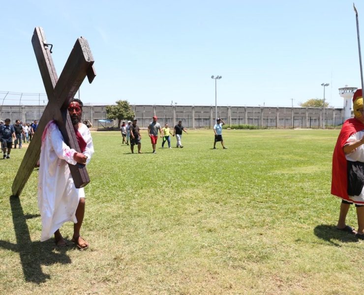 Viacrucis en el CERESO de Mérida: Impactante representación de Fe