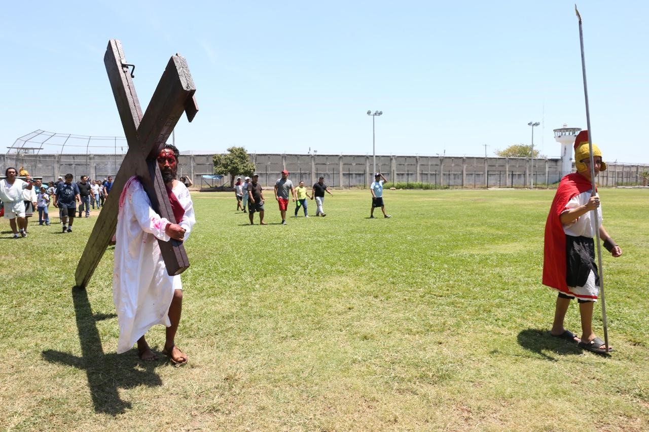 Viacrucis en el CERESO de Mérida: Impactante representación de Fe