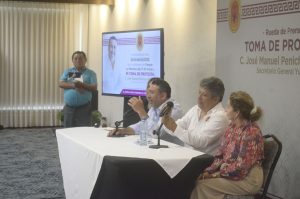 José Manuel Peniche Marenco durante la rueda de prensa donde se anunció que seguirá al frente del CATEM por seis años más, reafirmando su compromiso con los trabajadores de Yucatán.